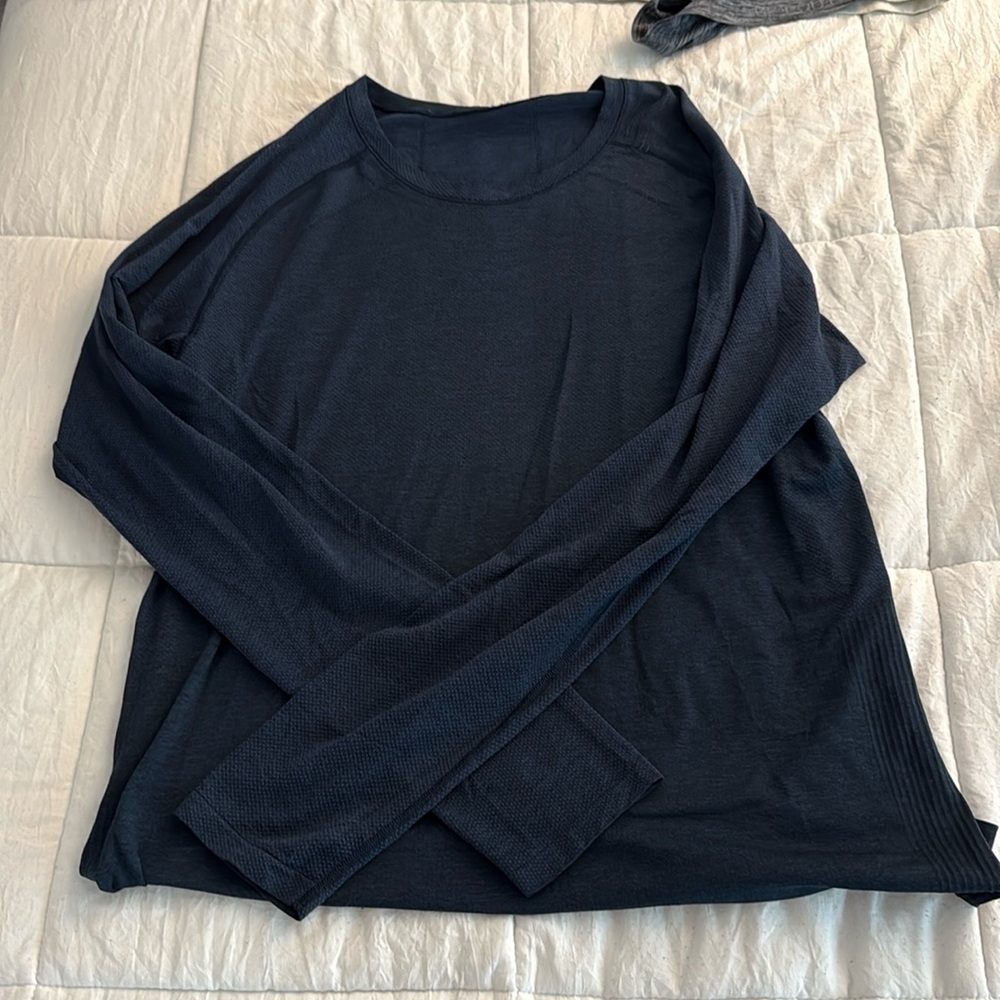 Lulu Lemon license to train long sleeve shirt